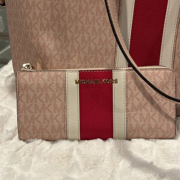 Michael Kors Pink Large Tote Bag and Matching Wallet - Picture 4 of 11